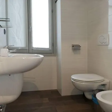 Al Molo 4 Apartment Como