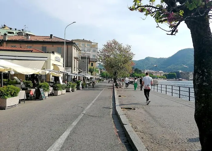 Al Molo 4 * كومو